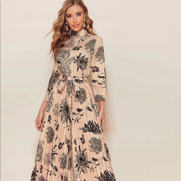 Mock neck self belted wide leg pleated floral jumpsuit - brand new! Never worn! - Picture 2 of 9